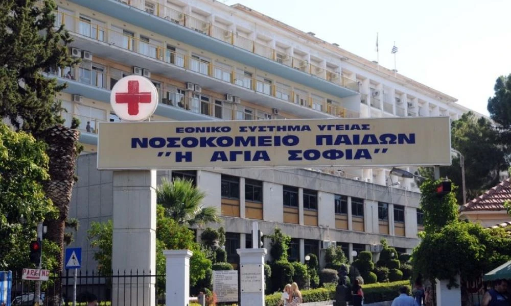 Επτάωρο χειρουργείο για τον 14χρονο που κατέρρευσε ενώ έλεγε τα κάλαντα στην Άρτα